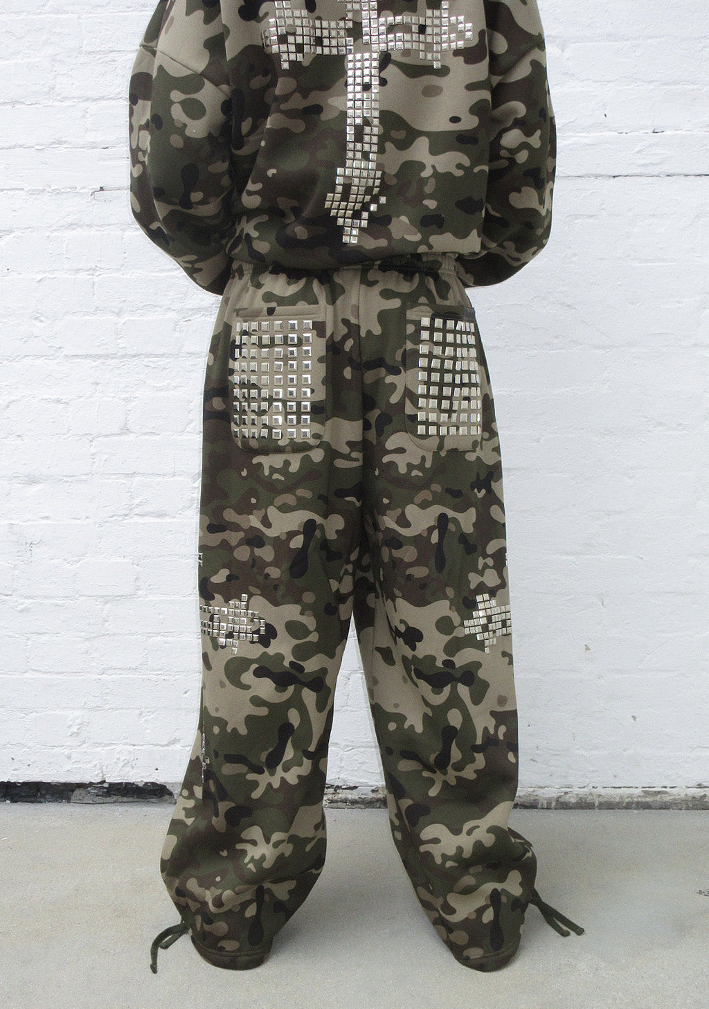 FAITHFUL STUDDED OVERSIZED SWEATPANTS CAMO