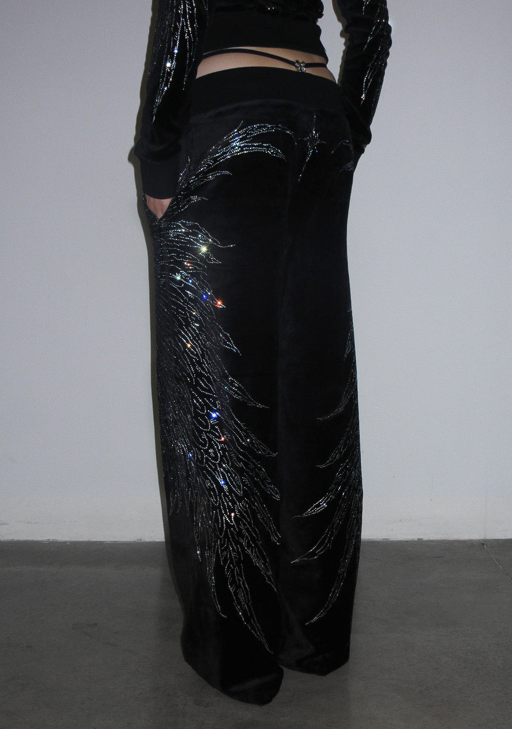 FALLEN RHINESTONE VELOUR SWEATPANTS BLACK