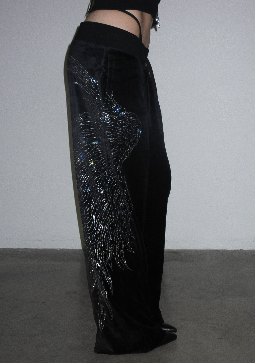FALLEN RHINESTONE VELOUR SWEATPANTS BLACK
