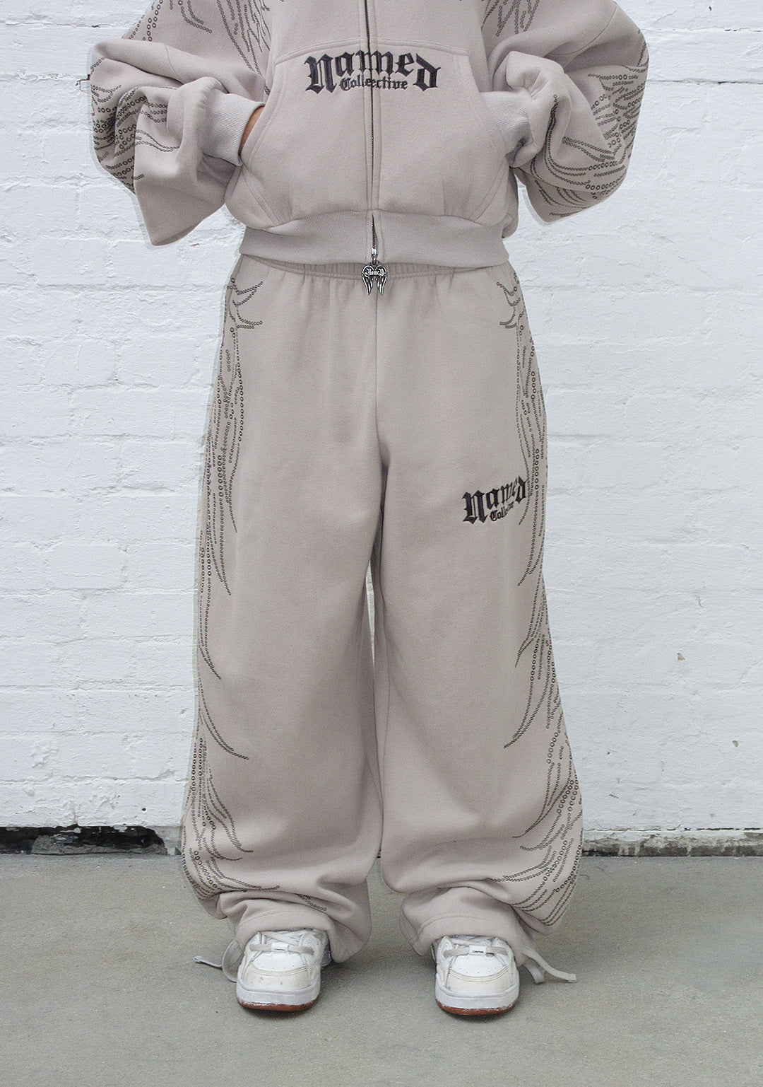 FALLEN STUDDED OVERSIZED SWEATPANTS BONE