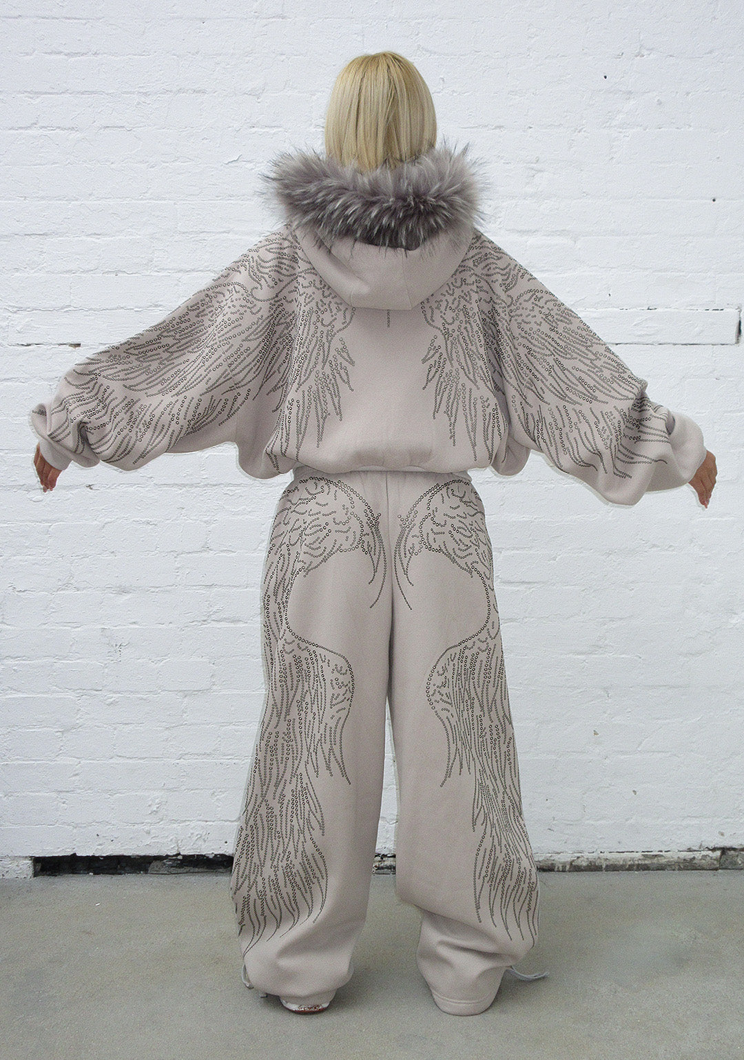 FALLEN STUDDED OVERSIZED SWEATPANTS BONE