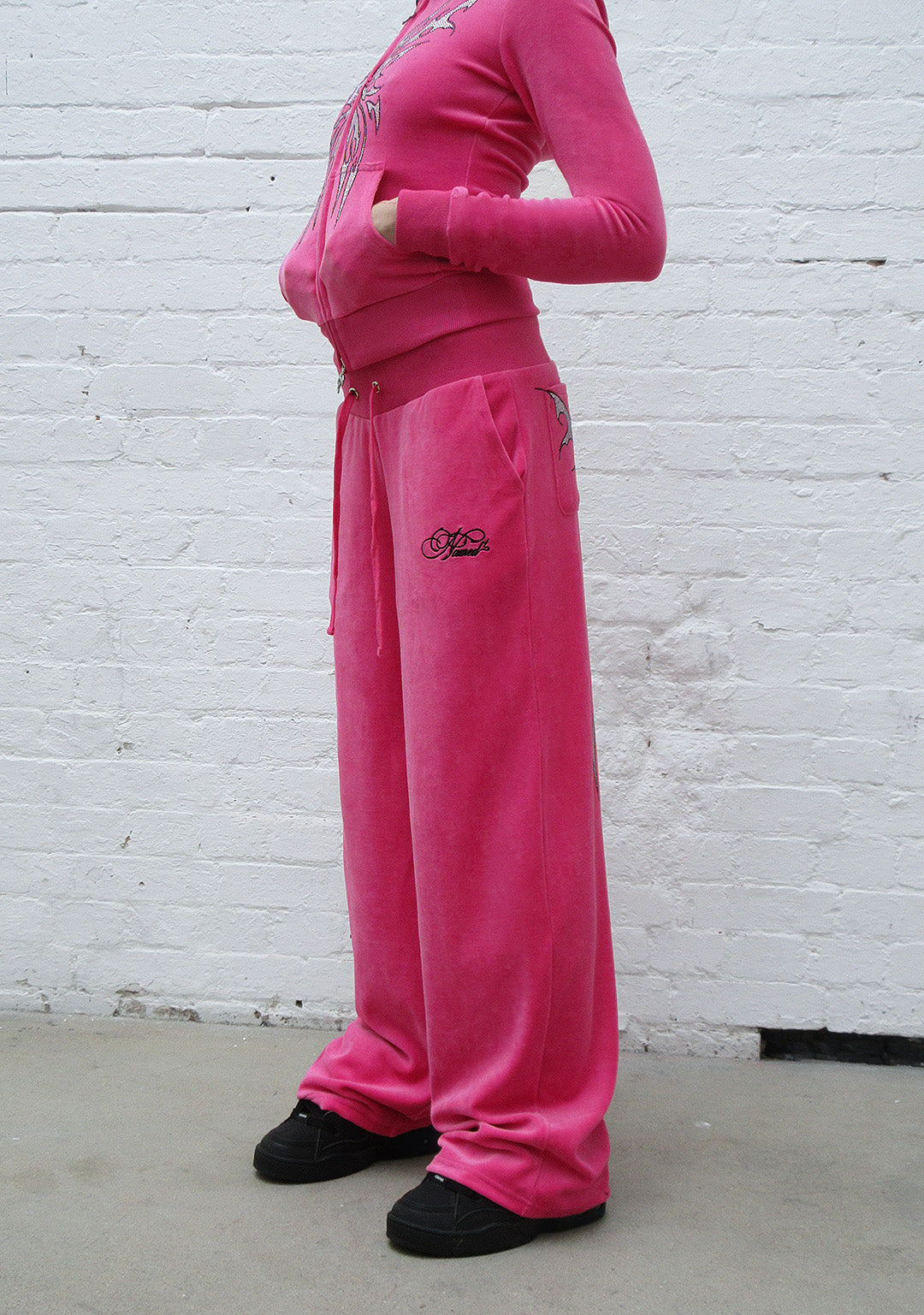 IDOL RHINESTONE VELOUR SWEATPANTS HOT PINK