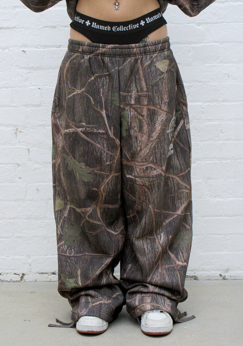 MISSION OVERSIZED SWEATPANTS TREE CAMO
