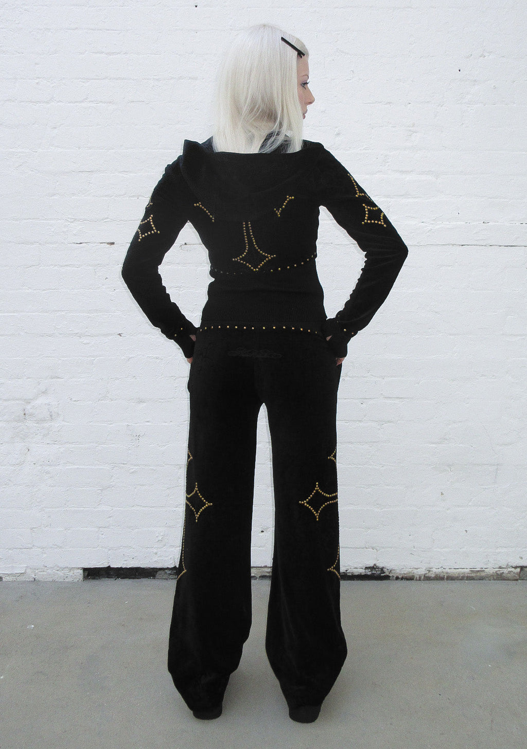 REBEL STUDDED VELOUR SWEATPANTS BLACK