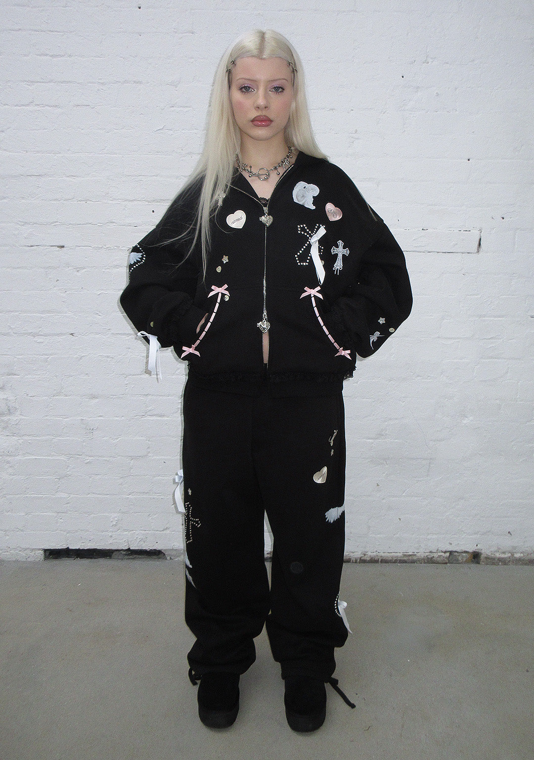 WHISPER OVERSIZED SWEATPANTS BLACK